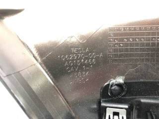 Накладка хромированная 2-го ряда сидения, ориг. номер 1062970-00-A, Tesla Model X 2015-2021