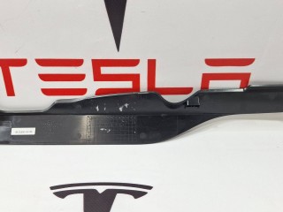 Заглушка салазки сиденья, ориг. номер 1066622-00-A, Tesla Model X 2015-2021