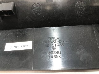 Заглушка салазки сиденья, ориг. номер 1066623-00-A, Tesla Model X 2015-2021