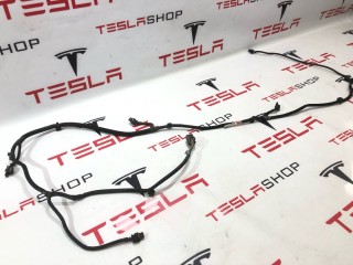 прочая запчасть, ориг. номер 1004421-04-T, Tesla Model S 2012-2016
