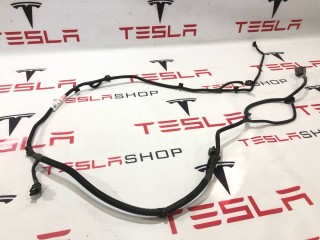 прочая запчасть, ориг. номер 1004421-04-T, Tesla Model S 2012-2016