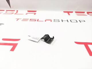 Заглушка беспроводного зарядного устройства, ориг. номер 1060585-00-A, Tesla Model S 2012-2016