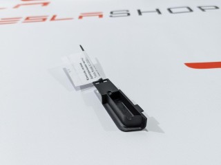 Фитинг для подключения iPhone, ориг. номер 1061289-00-A, Tesla Model X 2015-2021