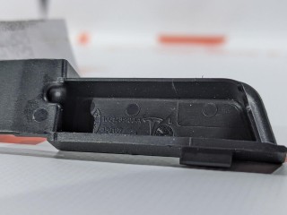 Фитинг для подключения iPhone, ориг. номер 1061289-00-A, Tesla Model X 2015-2021