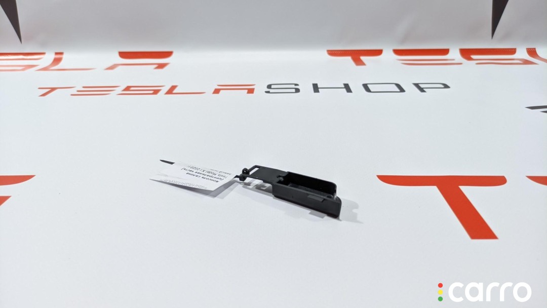 Фитинг для подключения iPhone Tesla Model X 2015-2021, 1061286-00-A, фото 1