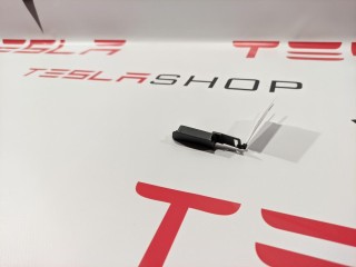 Фитинг для подключения iPhone, ориг. номер 1061288-00-A, Tesla Model X 2015-2021