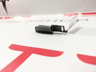 Фитинг для подключения iPhone, ориг. номер 1061288-00-A, Tesla Model X 2015-2021