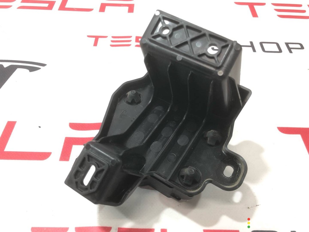 1118620-00-C, 1128429-00-C, 1129086-00-B Кронштейн крепления радара Tesla Model X 2018г. - фото №3