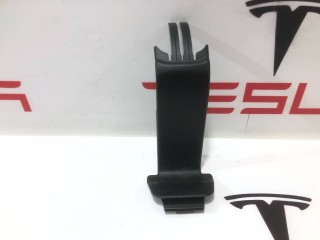 Накладка на сиденья 3-го ряда, ориг. номер 1066957-00-D, Tesla Model X 2015-2021