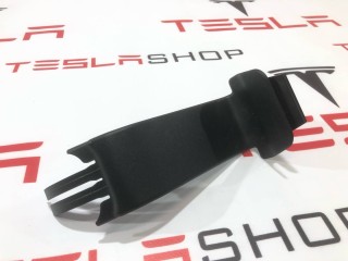 Накладка на сиденья 3-го ряда, ориг. номер 1066957-00-D, Tesla Model X 2015-2021