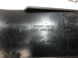 Накладка на сиденья 3-го ряда, ориг. номер 1066957-00-D, Tesla Model X 2015-2021