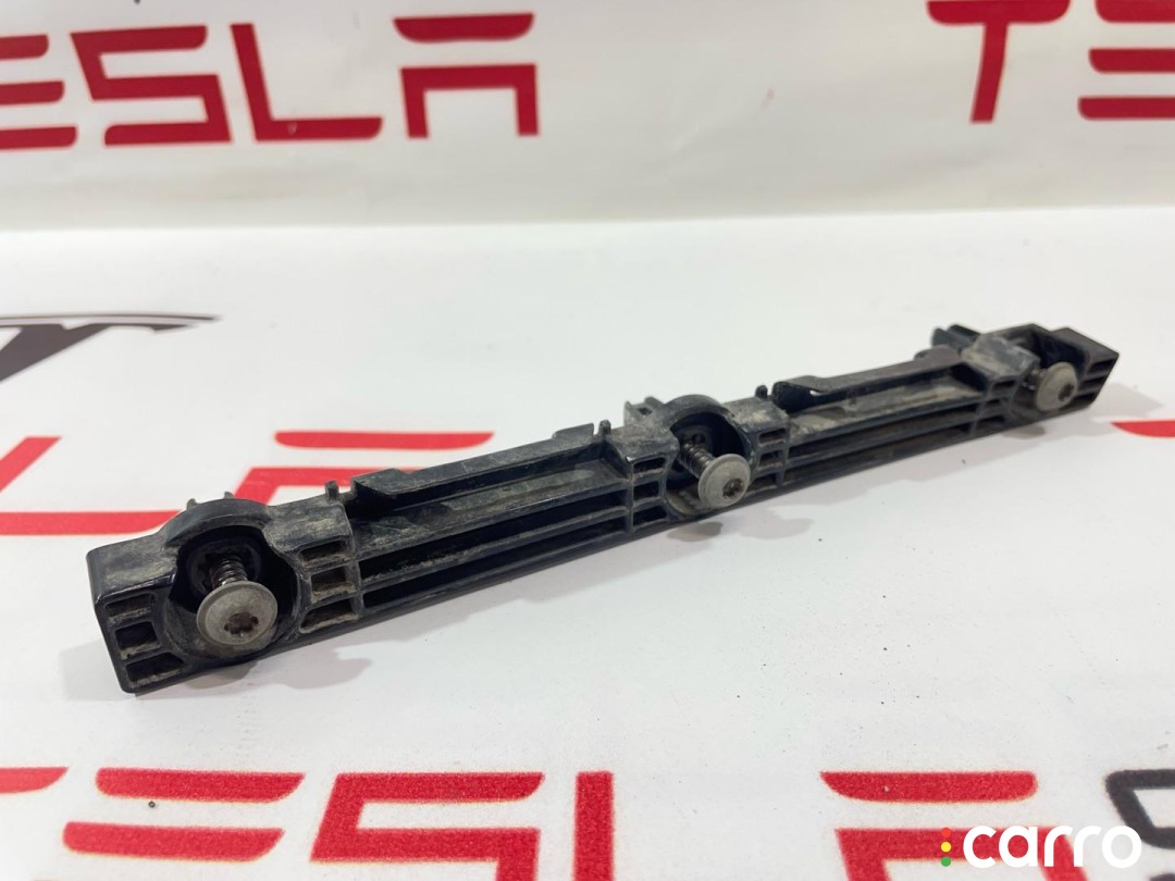 Кронштейн крепления накладки порога рокерной панели Tesla Model S 2012-2016, 1003693-00-C, фото 1