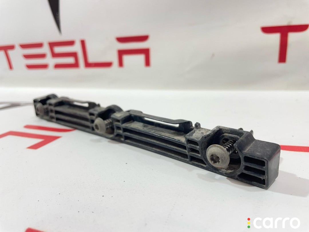 Кронштейн крепления накладки порога рокерной панели Tesla Model S 2012-2016, 1003693-00-C, фото 2