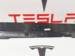 Накладка салазки сидения (водительская), ориг. номер 1066616-00-A, Tesla Model S 2012-2016