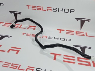 Патрубок системы охлаждения основной батареи, ориг. номер 1077592-00-F, Tesla Model 3 2017-2021