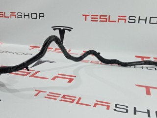Патрубок системы охлаждения основной батареи, ориг. номер 1077592-00-F, Tesla Model 3 2017-2021