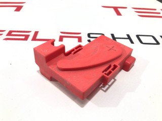 Крышка контакта плюс АКБ 12V, ориг. номер 1048955-00-C, Tesla Model S 2012-2016