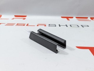 Заглушка салазки сиденья, ориг. номер 1097490-00-C, Tesla Model 3 2017-2021