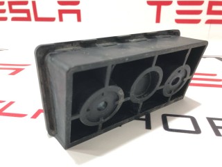 Опора под домкрат (подушка), ориг. номер 1009124-00-C, Tesla Model S 2012-2016