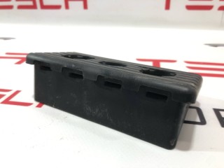 Опора под домкрат (подушка), ориг. номер 1009124-00-C, Tesla Model S 2012-2016