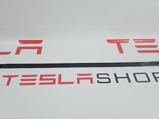 Крышка короба проводки камеры TRIPLE, ориг. номер 1079607-00-A, Tesla Model X 2015-2021