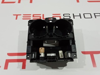 Корпус подстаканника центральной консоли, ориг. номер 1095617-00-C, Tesla Model 3 2017-2021