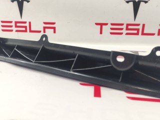 Крепление багажника, ориг. номер 1009175-00-D, Tesla Model S 2012-2016