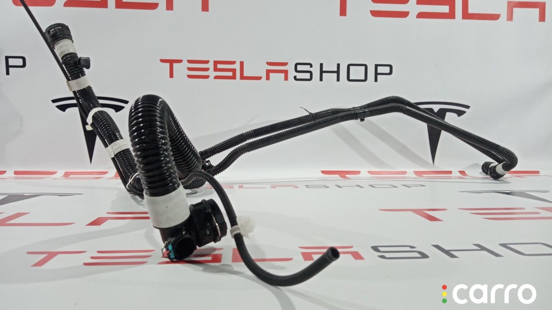 107757900F Патрубок системы охлаждения теплообменник (Chiller)-батарея Tesla Model 3 2020г. - фото №4