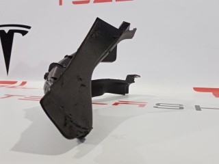 Накладка панели дворников, ориг. номер 1064603-00-B, Tesla Model X 2015-2021