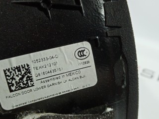 Накладка стекла, подъемной задней двери, ориг. номер 1052333-06-G, 1052333-04-D, Tesla Model X 2015-2021