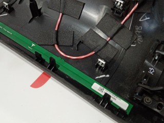 Накладка стекла, подъемной задней двери, ориг. номер 1051545-04-E, Tesla Model X 2015-2021