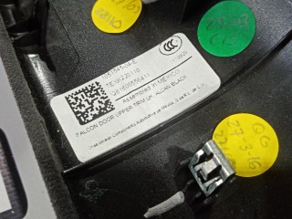 Накладка стекла, подъемной задней двери, ориг. номер 1051545-04-E, Tesla Model X 2015-2021