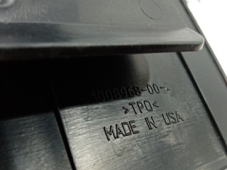 Подкапотный пластик бокса, ориг. номер 1008968-00-C, 1010806-00-A, Tesla Model S 2012-2016
