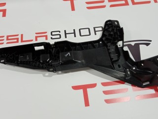 Кронштейн внутренний стойки C, ориг. номер 1009272-00-D, Tesla Model S 2012-2016