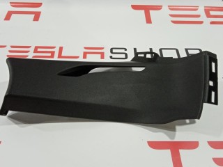 Накладка ремня безопасности стойки С, ориг. номер 1024732-00-A, Tesla Model S 2012-2016