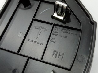 Накладка боковая торпеды, ориг. номер 1028360-00-A, 1028362-00-A, Tesla Model S 2012-2016