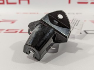 Кронштейн карты (обшивки) двери, ориг. номер 1009369-00-B, Tesla Model S 2012-2016