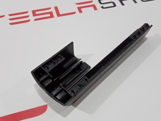 Заглушка салазки сиденья, ориг. номер 1031676-00-A, Tesla Model S 2012-2016