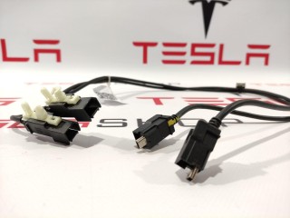 Кабель USB, ориг. номер 1004815-08-B, Tesla Model S 2012-2016