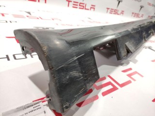 Накладка порога рокерной панели, ориг. номер 6005874-00-J, Tesla Model S 2012-2016