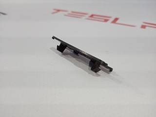 Заглушка пластиковая крышки багажника, ориг. номер 1061808-00-B, Tesla Model S 2012-2016