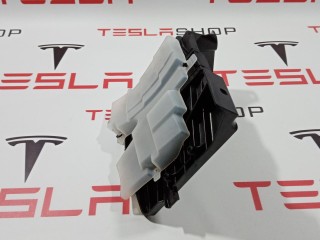 Кронштейн блока управления пневмоподвеской, ориг. номер 1007493-00-G, Tesla Model S 2012-2016