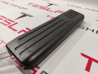 Панель для отдыха ноги водителя, ориг. номер 6005968-00-C, Tesla Model S 2012-2016