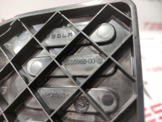 Панель для отдыха ноги водителя, ориг. номер 6005968-00-C, Tesla Model S 2012-2016