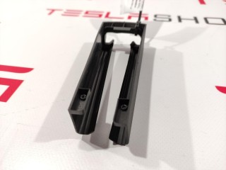 Заглушка салазки сиденья, ориг. номер 1097490-00-B, Tesla Model 3 2017-2021
