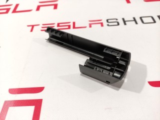 Заглушка салазки сиденья, ориг. номер 1031676-00-A, Tesla Model S 2012-2016