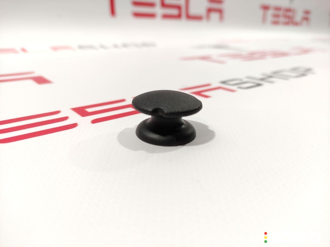 Клипса шпильки крепления грузовой сетки Tesla Model S 2012-2016, 1009089-00-A, фото 1
