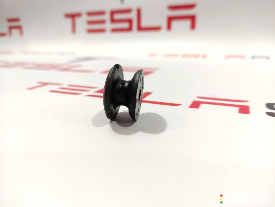 Клипса шпильки крепления грузовой сетки Tesla Model S 2012-2016, 1009089-00-A, фото 3