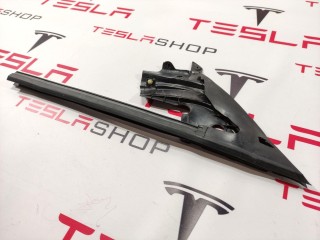 Уплотнитель форточки двери, ориг. номер 1090501-00-G, Tesla Model 3 2017-2021