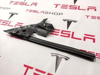 Уплотнитель форточки двери, ориг. номер 1090501-00-G, Tesla Model 3 2017-2021